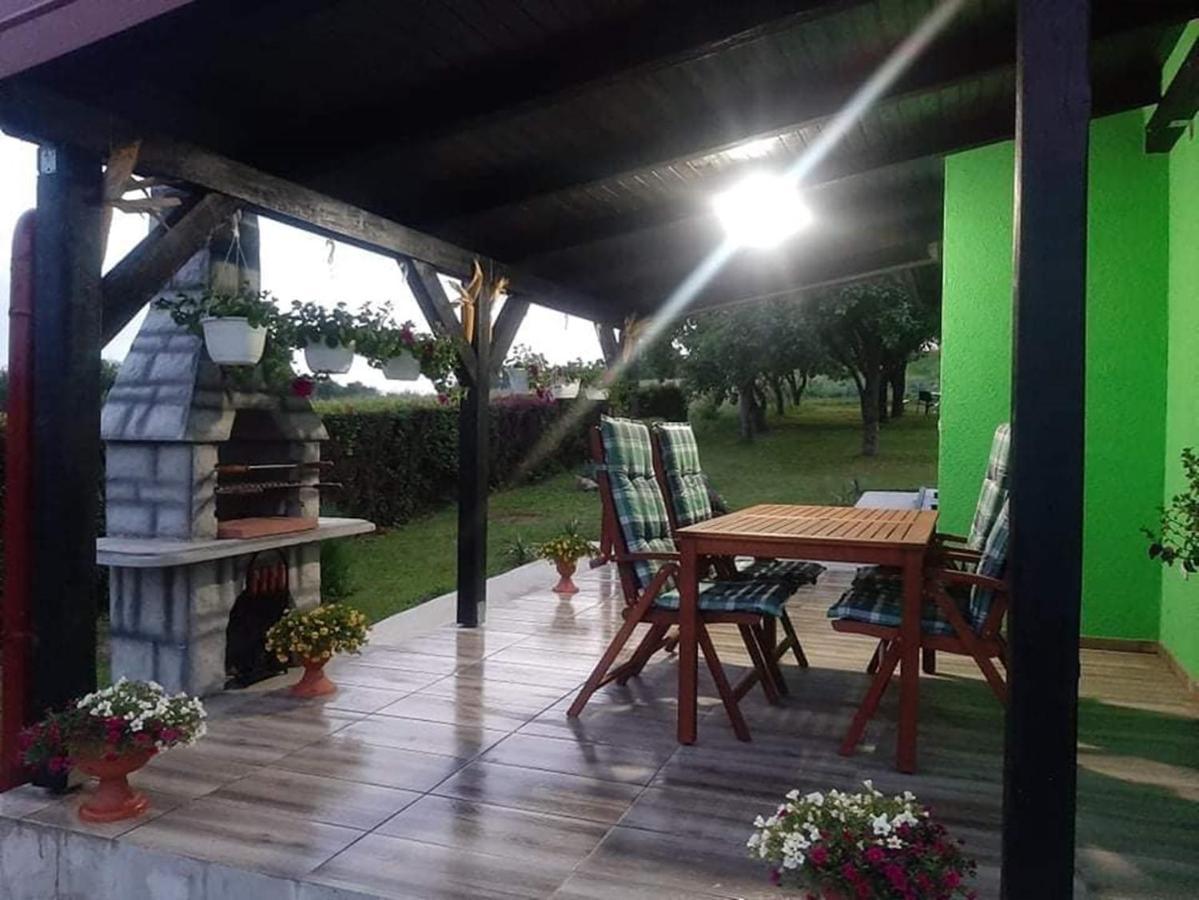 Ruralna Kuca Za Odmor Viktorija Villa Caglin Luaran gambar